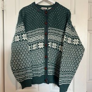 Northern Reflections Green and White Patterned Sweater